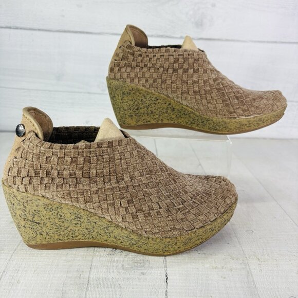 Bernie Mev Camel Basketweave Woven Stretch Slip On Wedge Heel Shoes Size 38 US 7 - Picture 2 of 16
